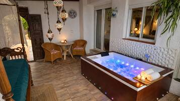 Tweepersoonskamer, terras | Een minibar, individueel gedecoreerd, individueel gemeubileerd