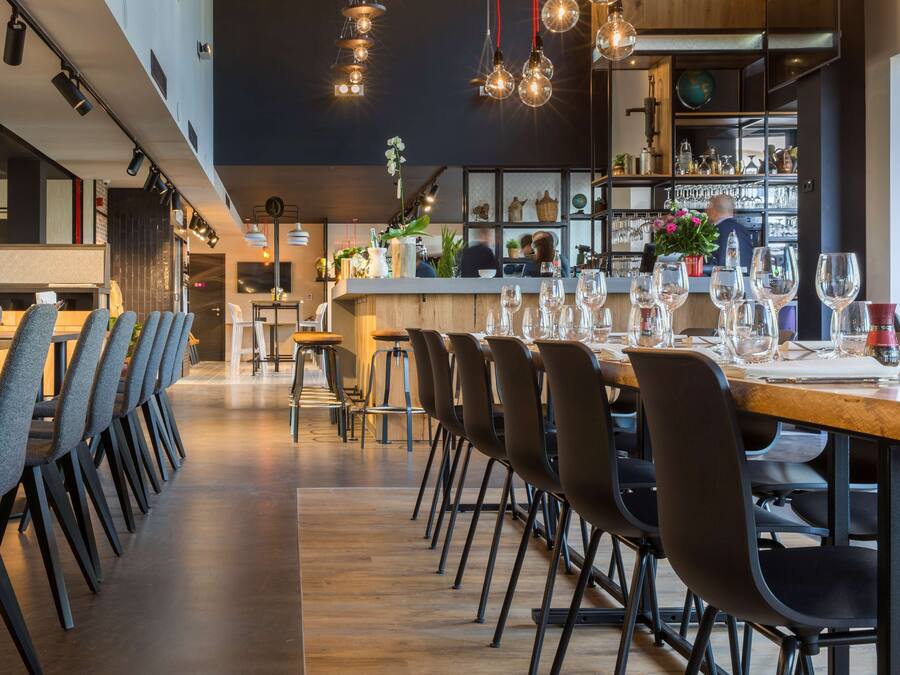 Se sirven cenas y cocina internacional