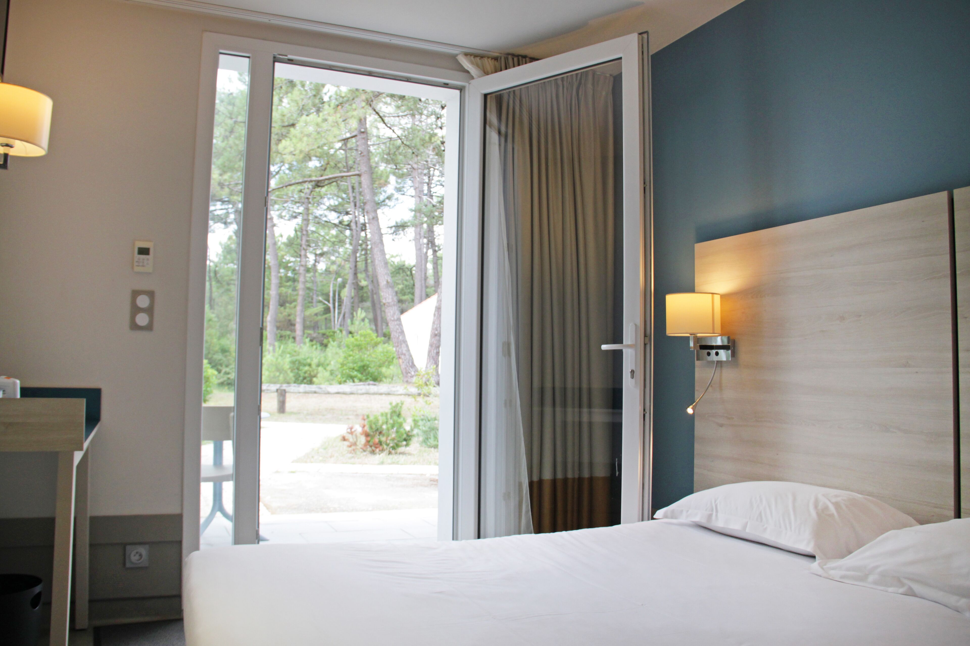 small double room (12m²) | desk, soundproofing, iron/ironing board, free wifi