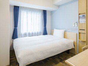 Desk, blackout curtains, iron/ironing board, free WiFi - Toyoko Inn Tokyo Ikebukuro Kita 2 (Tokyo)