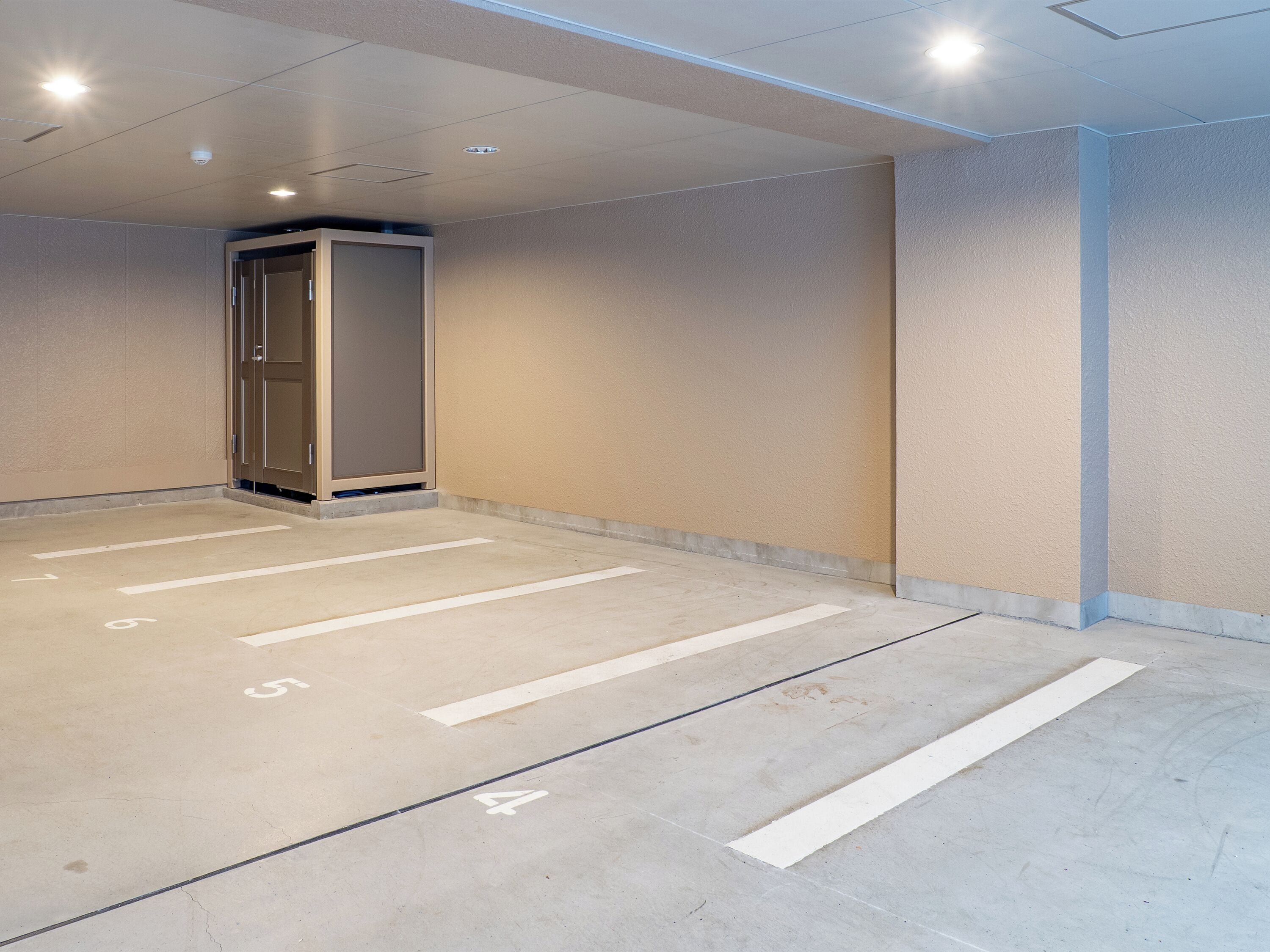 Self parking (JPY 1500 per night)