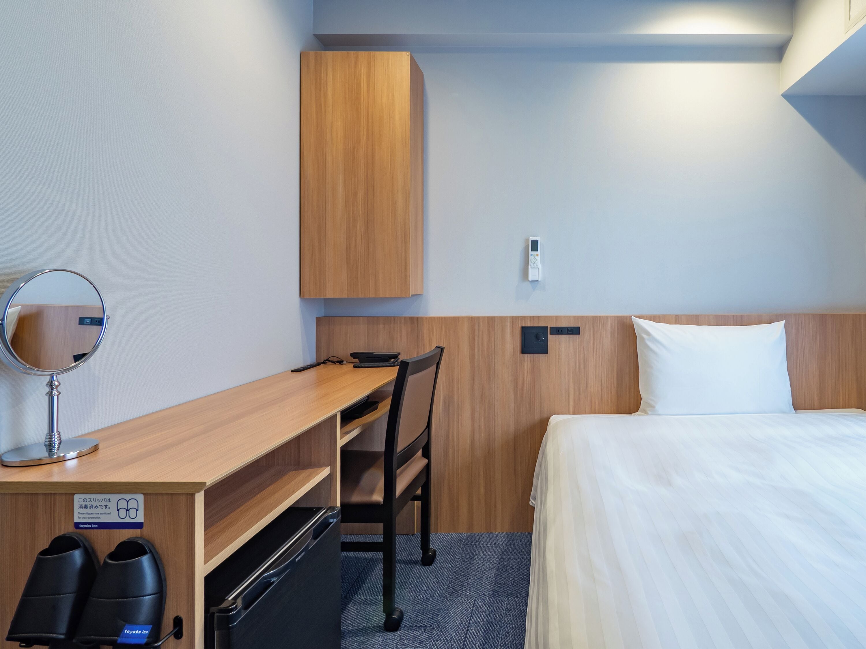 Daunenbettdecken, Schreibtisch, Verdunkelungsvorhänge