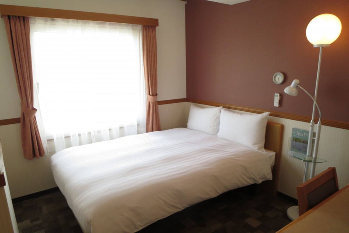 Bureau, espace de travail pour ordinateur portable, Wi-Fi gratuit