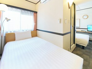 Desk, free WiFi, bed sheets - Toyoko Inn Nagoya Station Sakuradori Honkan (Nagoya)