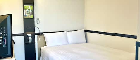 Escritorio, wifi gratis y ropa de cama
