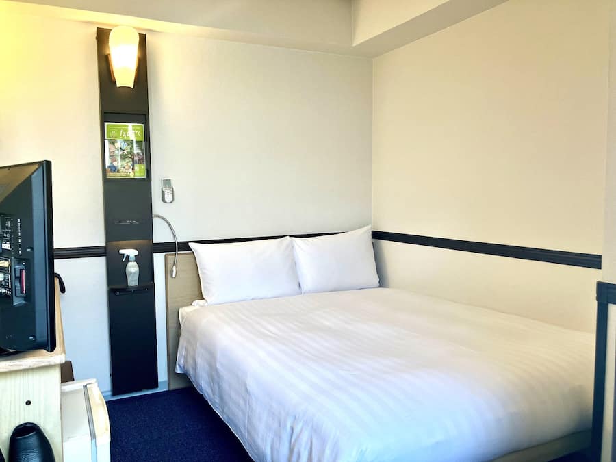 Desk, WiFi (free), bed sheets
