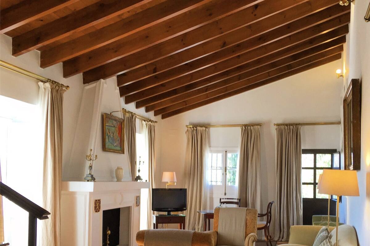 Suite, Tower | Living room | Flat-screen TV