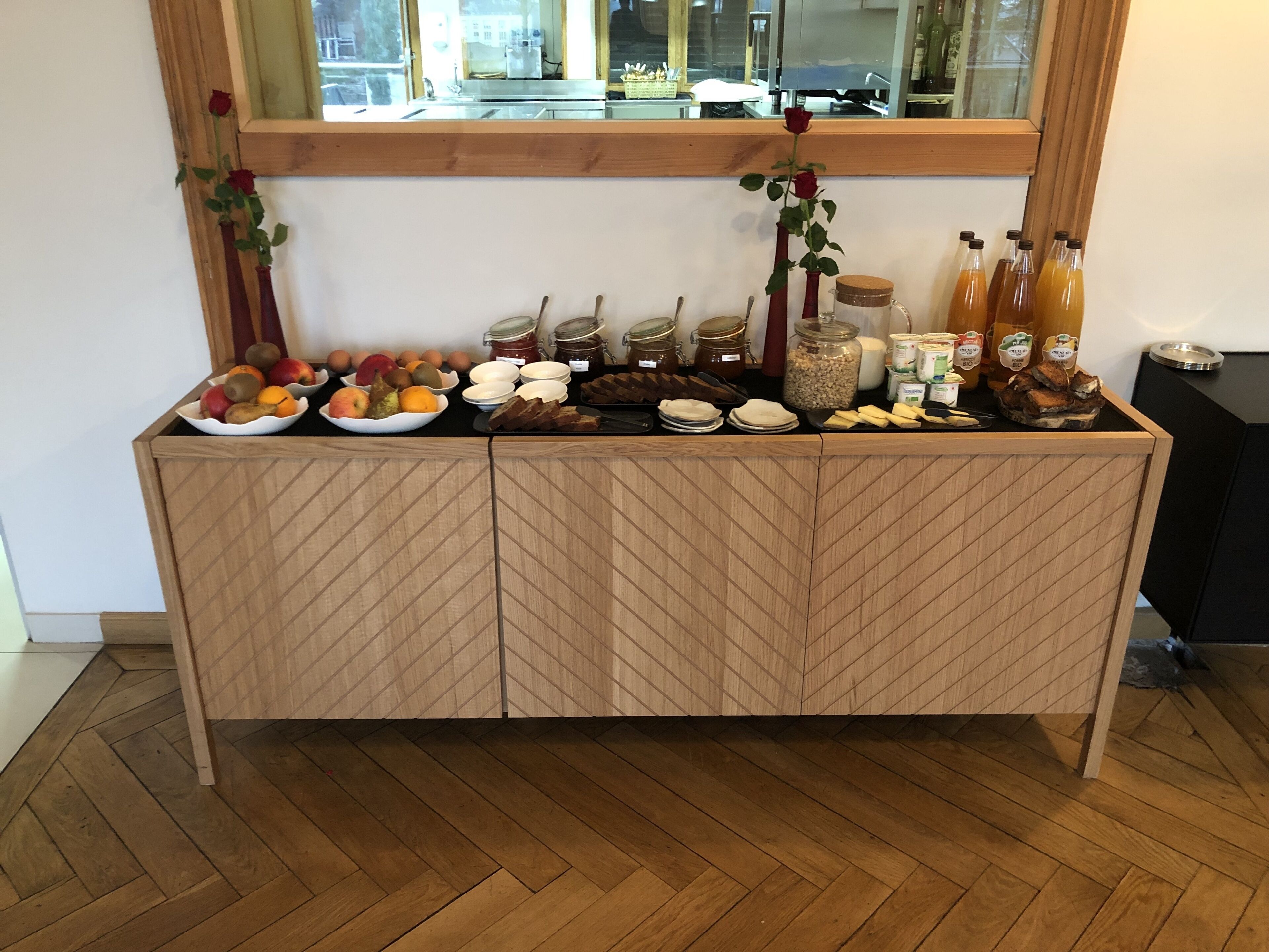 daily continental breakfast (eur 20 per person)
