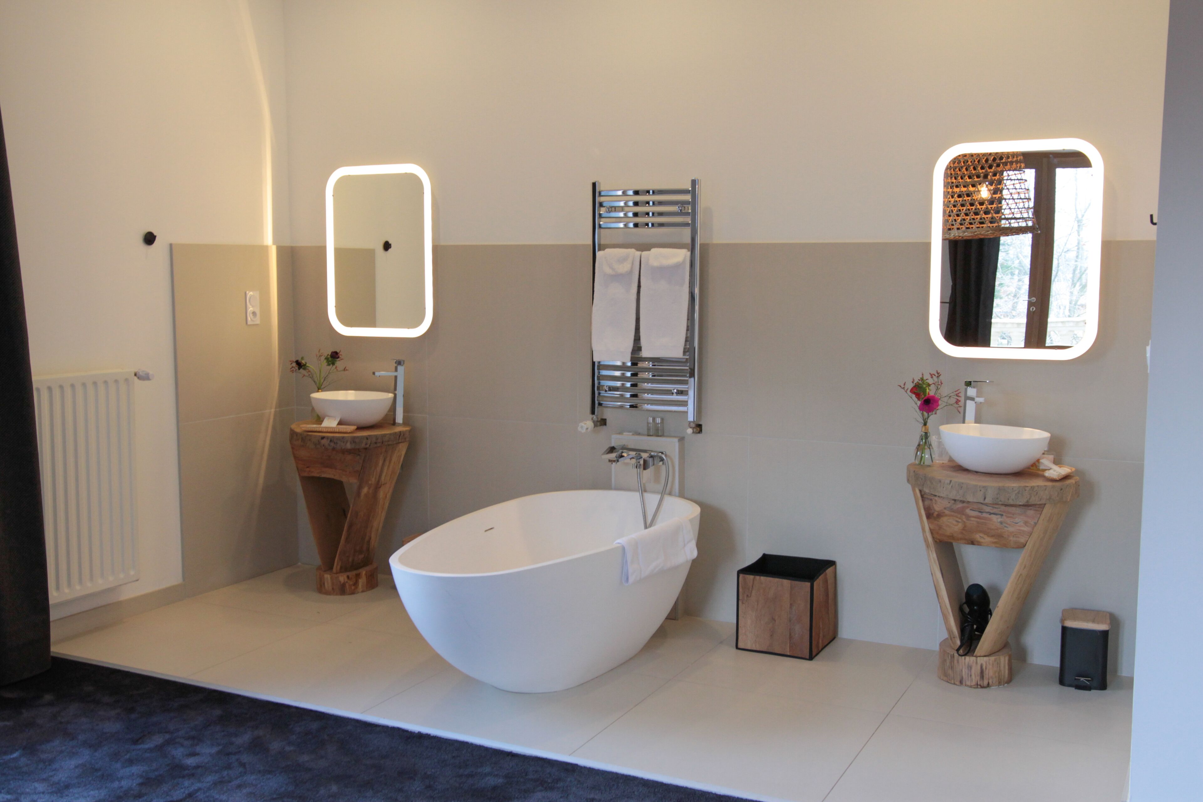 deluxe double room | bathroom | free toiletries, hair dryer, towels