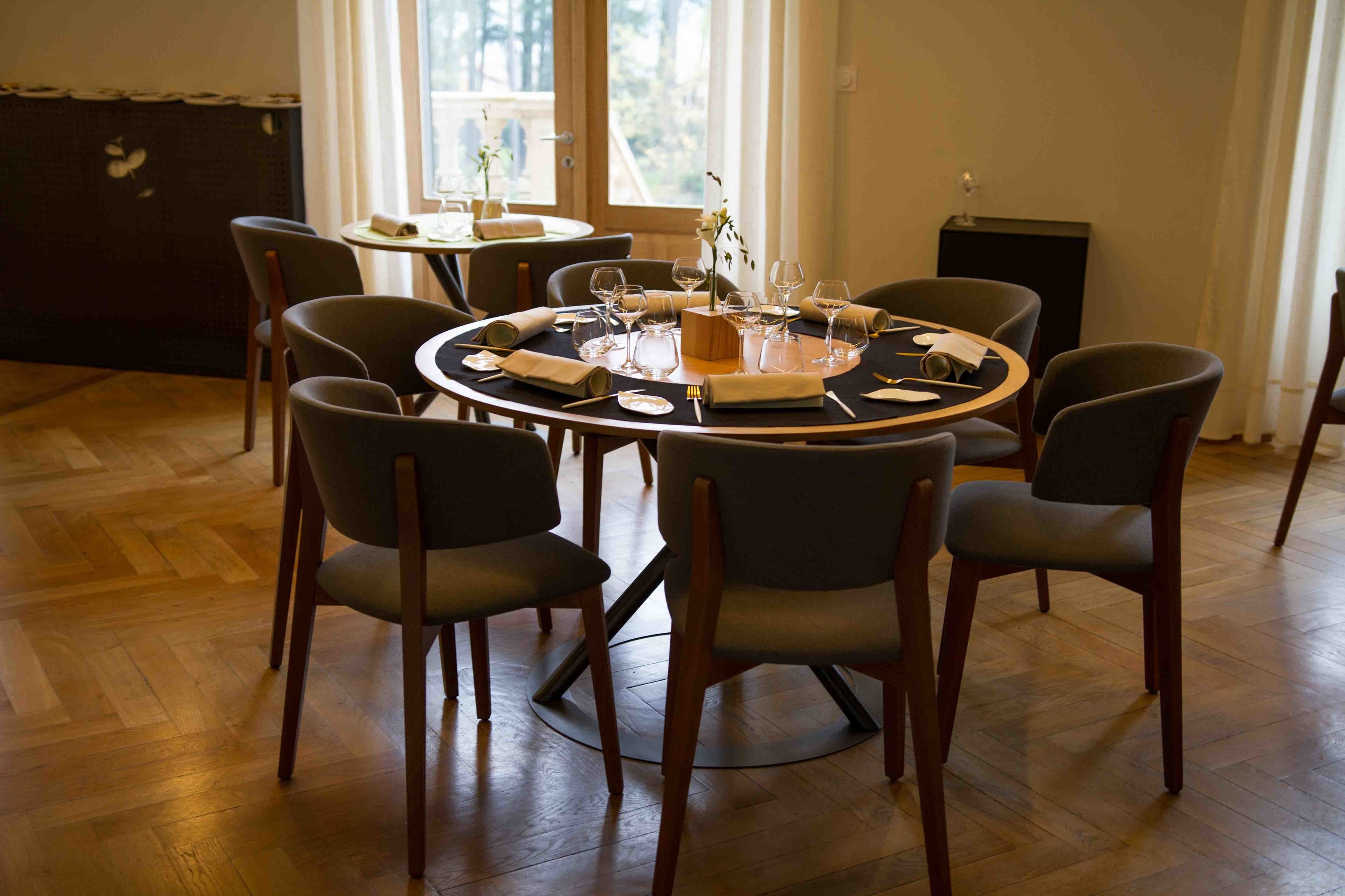 lunch and dinner served, french cuisine