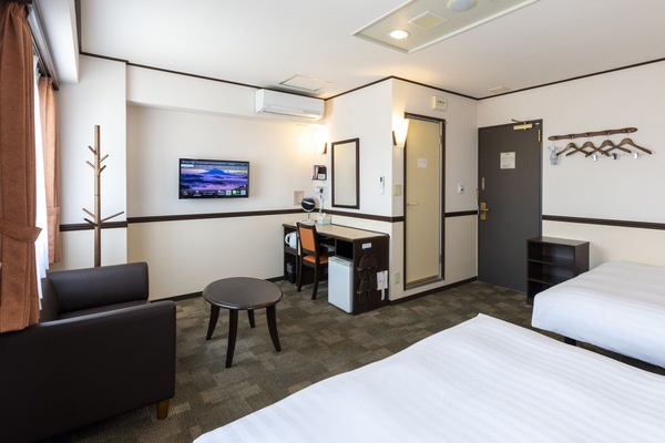Standard Twin Room, Non Smoking | Desk, laptop workspace, free WiFi, bed sheets