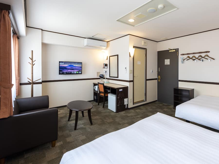 Standard Twin Room, Non Smoking | Desk, laptop workspace, free WiFi, bed sheets