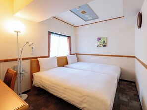 Een bureau, wifi, beddengoed