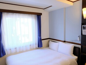 Desk, free WiFi - Toyoko Inn Tokyo Nihombashi Zeimusho Mae (Tokyo)