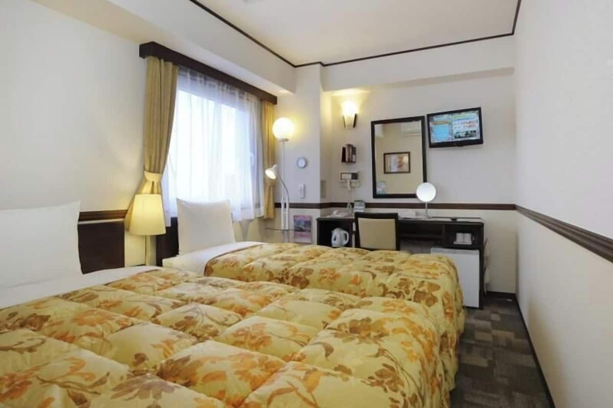 Desk, laptop workspace, free WiFi