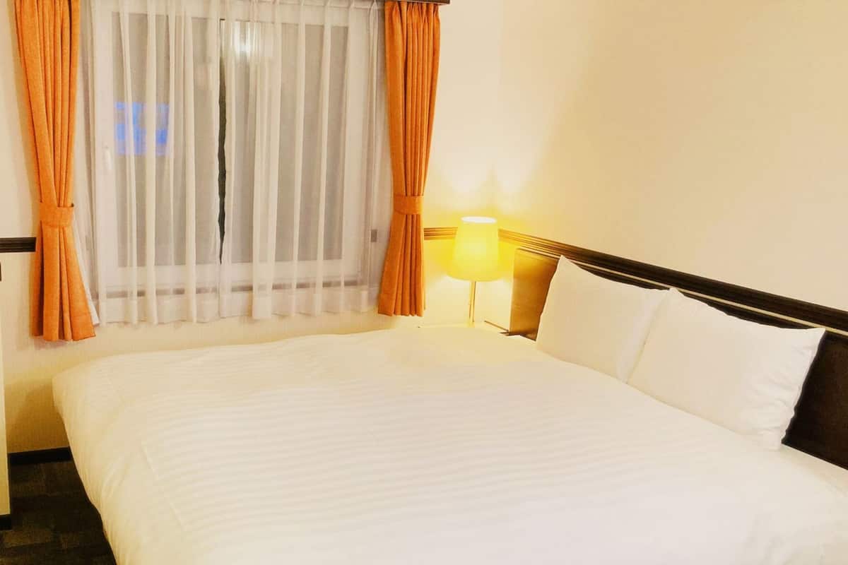 Desk, laptop workspace, free WiFi