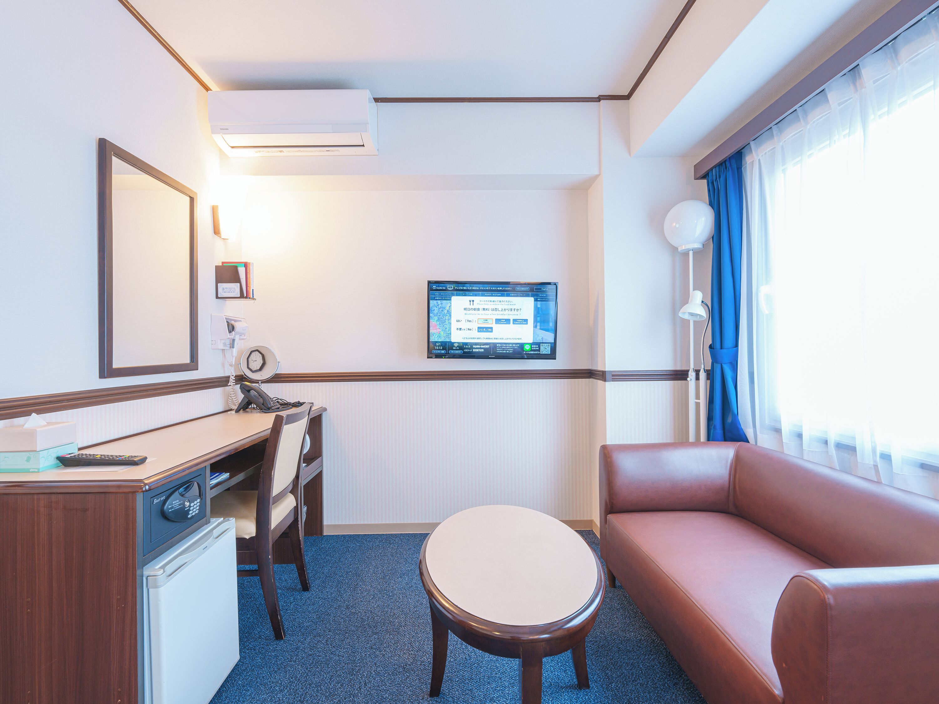 Desk, laptop workspace, free WiFi