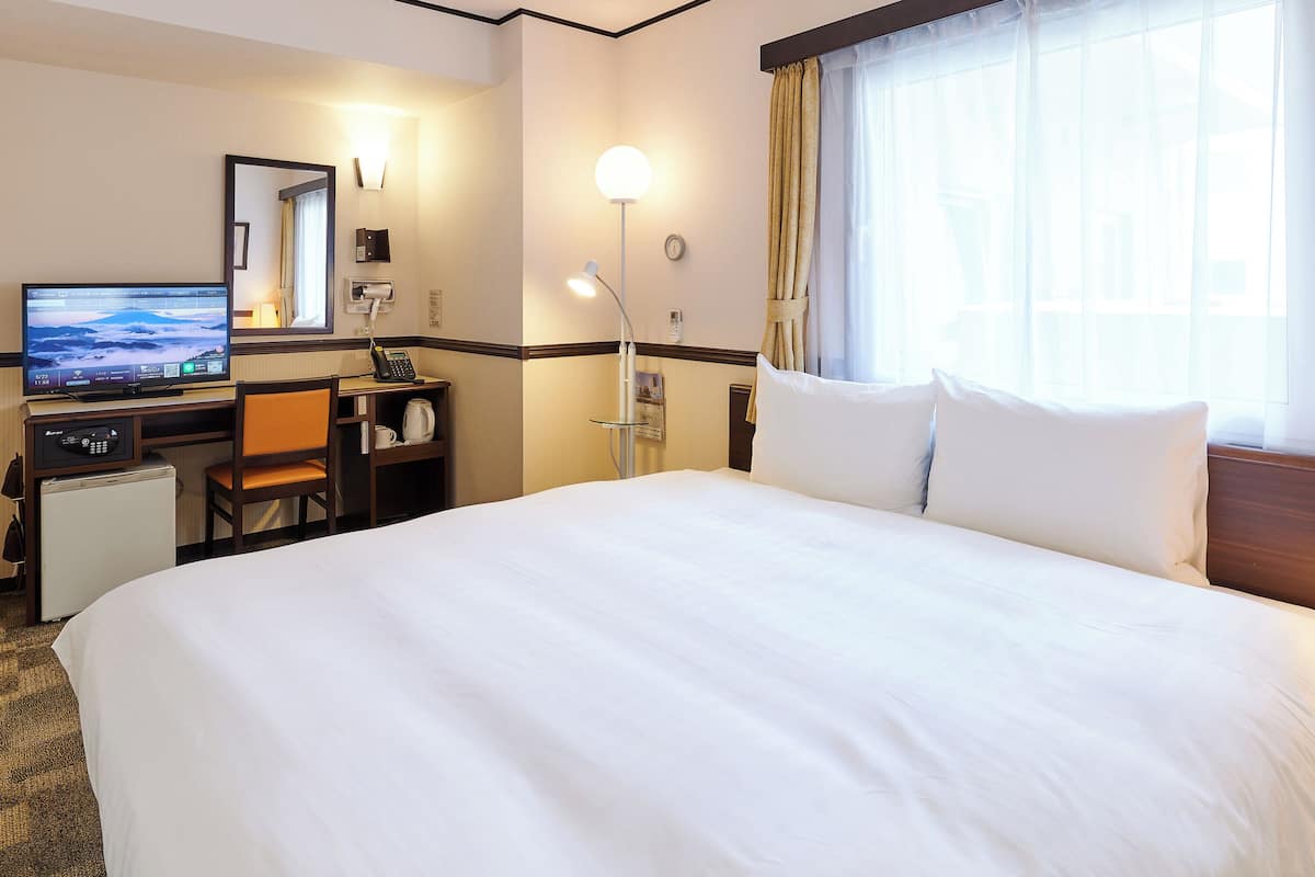 1 bedroom, desk, laptop workspace, free WiFi
