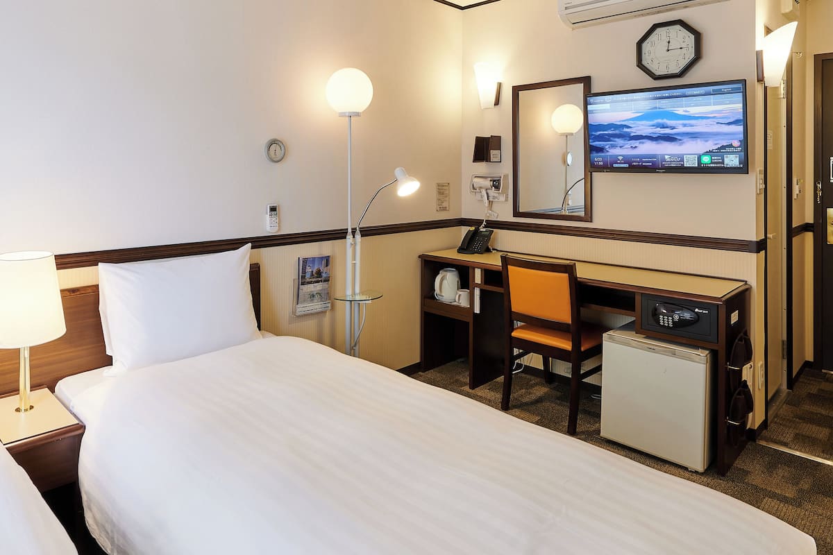 desk, laptop workspace, free wifi, bed sheets