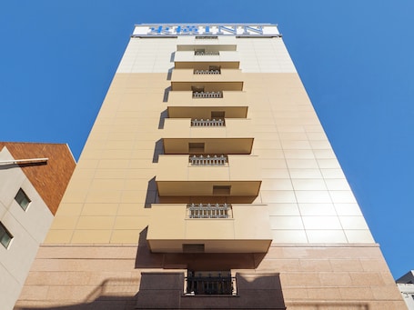 Exterior. Toyoko Inn Tokyo Shinagawa Hatanodai Station Minami