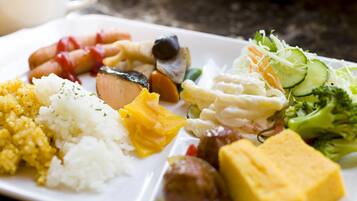 朝食 (ビュッフェ)、毎日提供 (無料)