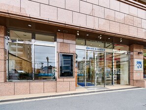 Property entrance - Toyoko Inn Osaka Abeno Tennoji (Osaka)