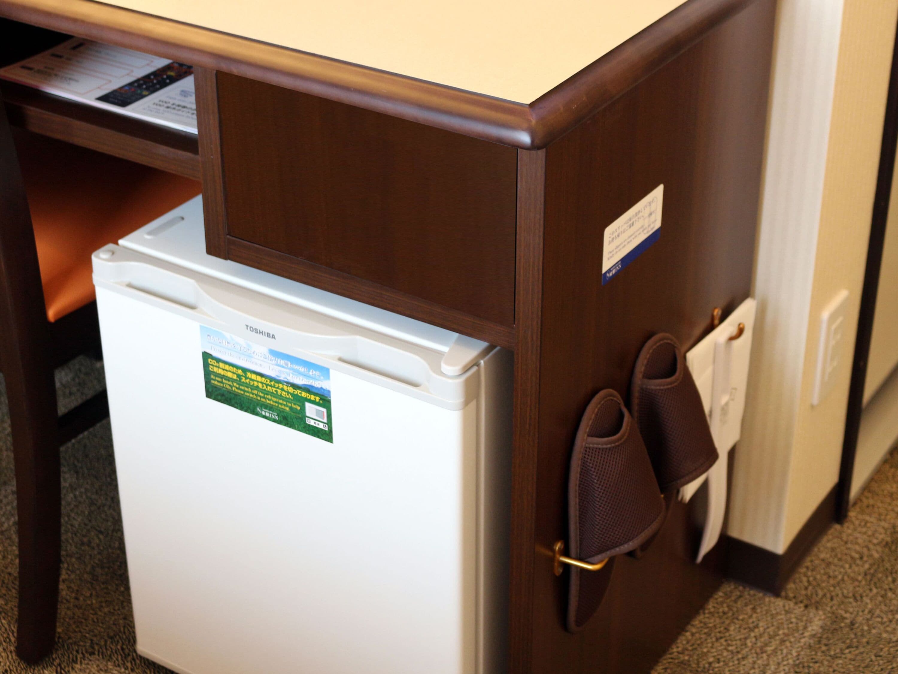 desk, laptop workspace, free wifi