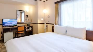 Desk, laptop workspace, blackout drapes, free WiFi