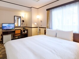 Escrivaninha, espaço de trabalho para notebook, cortinas blackout