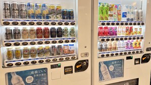 Vending machines stocked with beverages and snacks. - Toyoko Inn Tokyo Seibu Ikebukuro Line Higashi Kurume Station Nishi (Higashikurume)