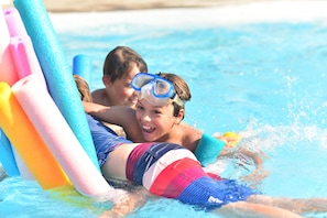 Piscine extérieure (ouverte en saison), maßtres-nageurs sur place