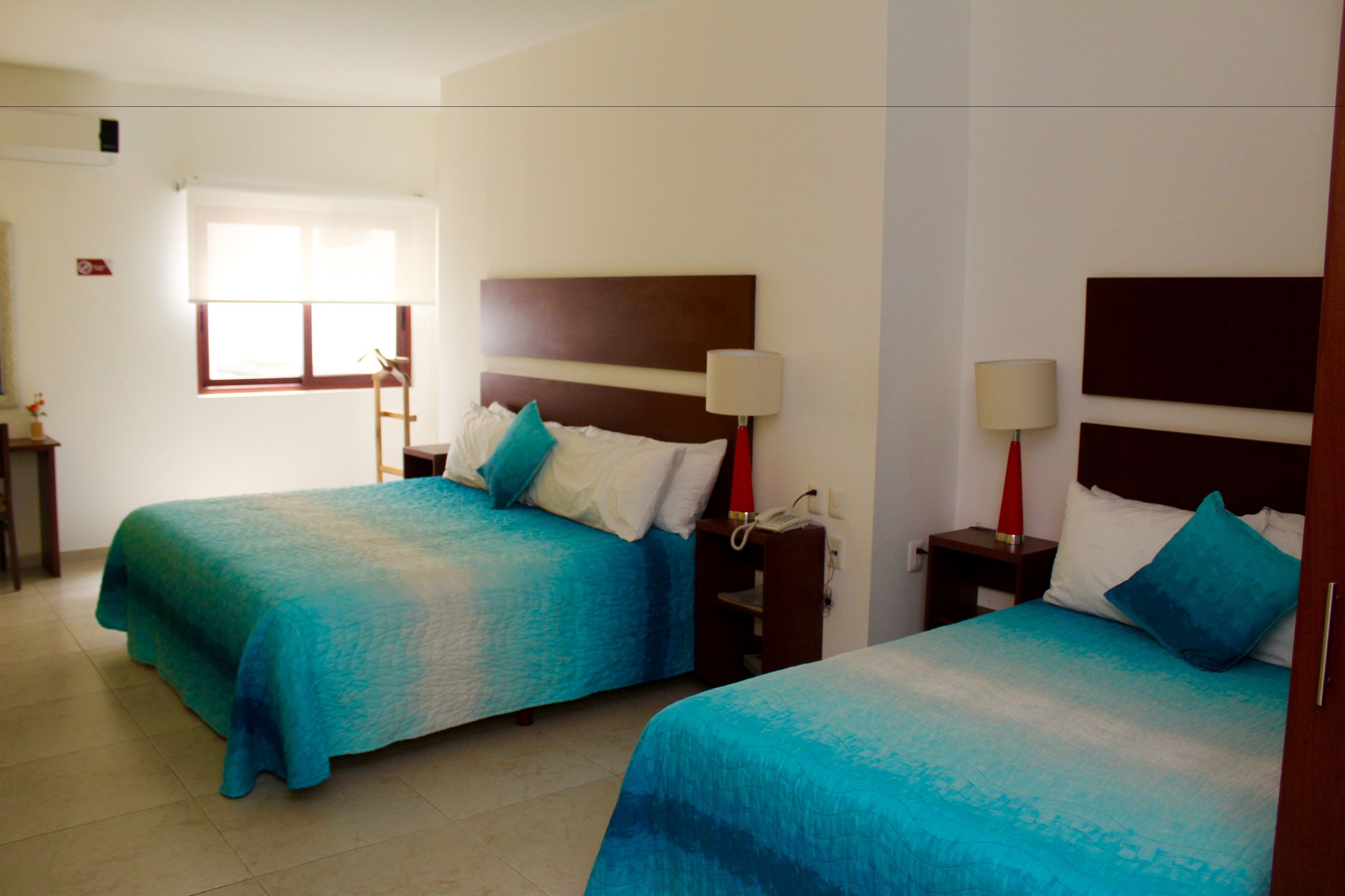 Habitación doble superior | Escritorio, tabla de planchar con plancha, wifi gratis y ropa de cama 