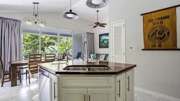 Family House, 3 Bedrooms | Private kitchen | Fridge, microwave, coffee/tea maker