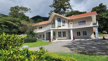 Exclusive Chalet | Terrace/patio