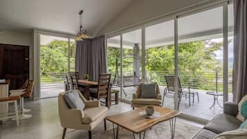 Familienhaus, 3 Schlafzimmer | Wohnbereich | 32-Zoll-Flachbildfernseher mit Kabelempfang, Fernseher, Netflix