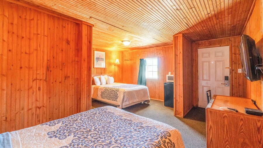 Green Acre Motel by OYO Near Rush County Airport