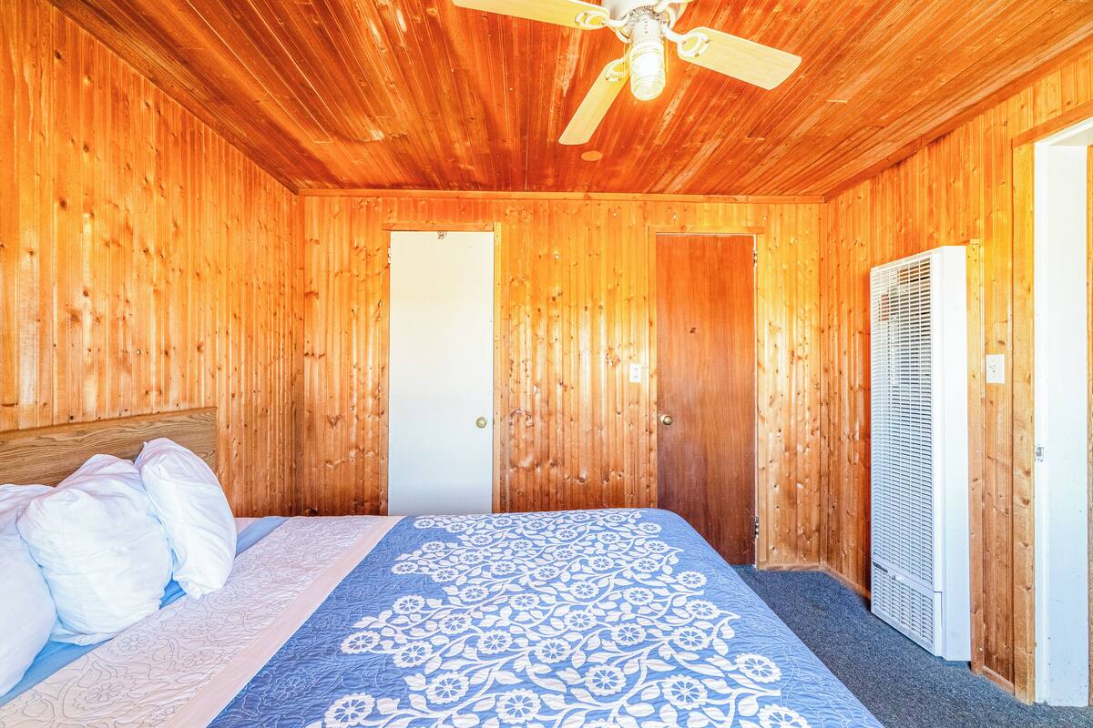 Premium bedding, iron/ironing board, free rollaway beds, free WiFi