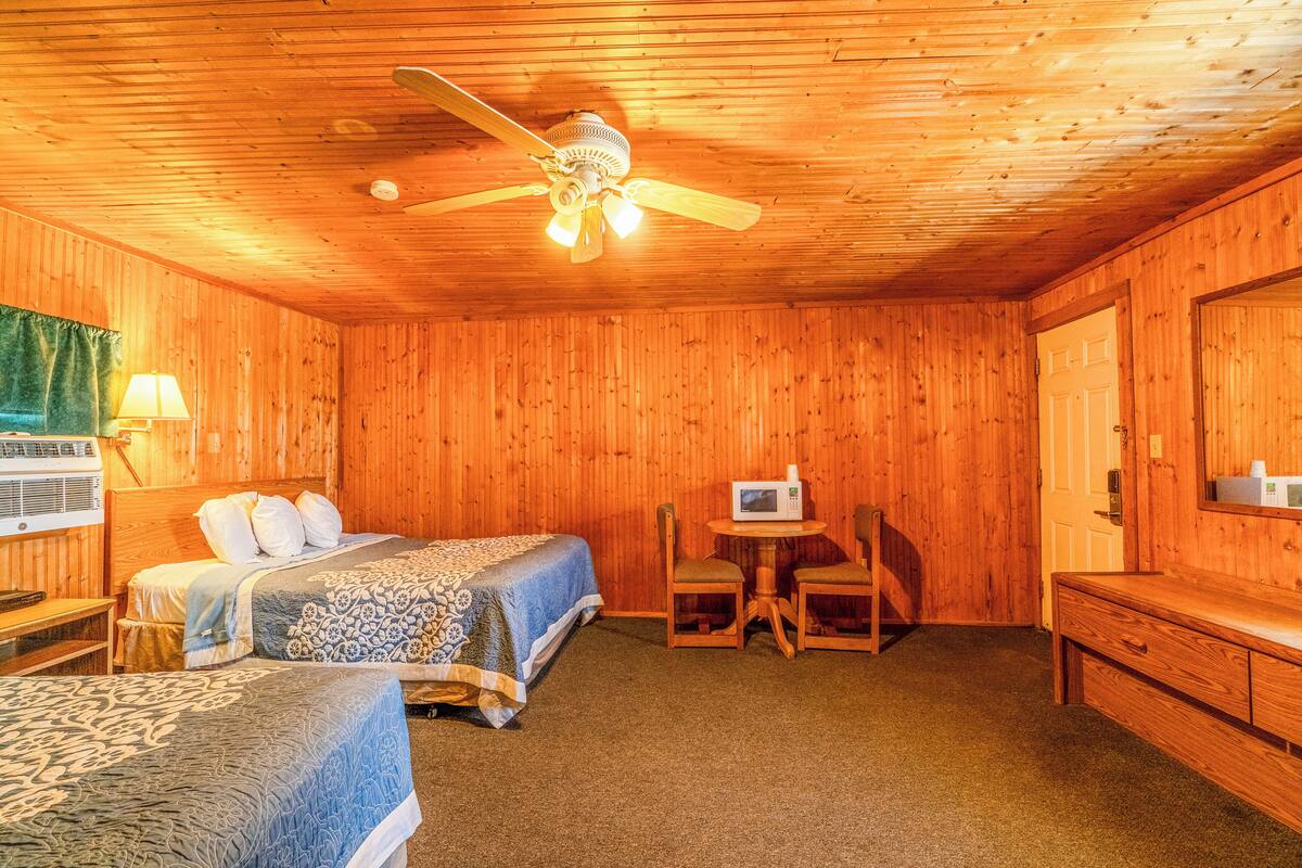 Premium bedding, iron/ironing board, free rollaway beds, free WiFi