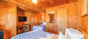 Green Acre Motel by OYO Near Rush County Airport