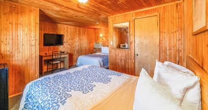 Green Acre Motel by OYO Near Rush County Airport