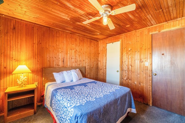 Ropa de cama de alta calidad y tabla de planchar con plancha