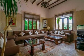 En 32-tommers Flatskjerm-TV med Parabol-TV samt TV