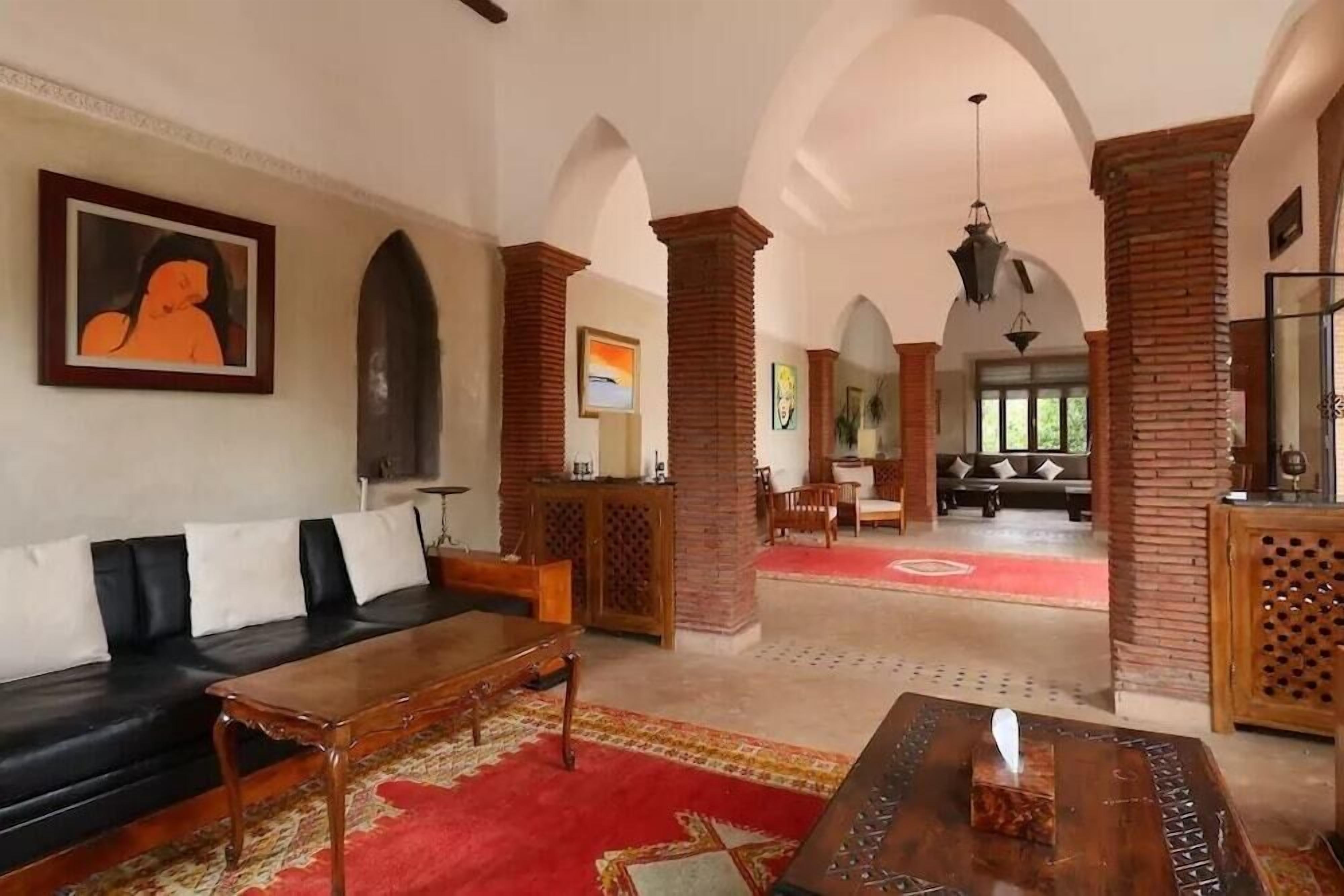 32-inch flat-screen TV with satellite channels, TV