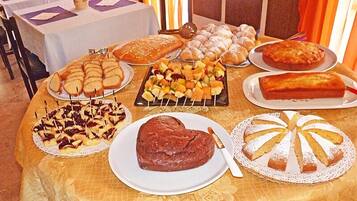 Lunch and dinner served, Italian cuisine