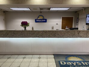 Reception - Days Inn by Wyndham Ozark (Ozark)