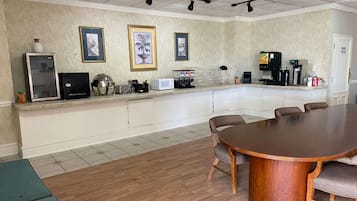 Free daily continental breakfast