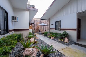 Property grounds - ZEN Rooms Garden View Pampanga (Angeles City)