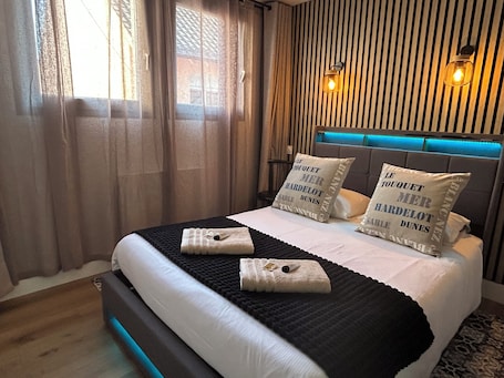 Apartment (3 adults) | Soundproofing, free WiFi, bed sheets. Résidence Chez Gino
