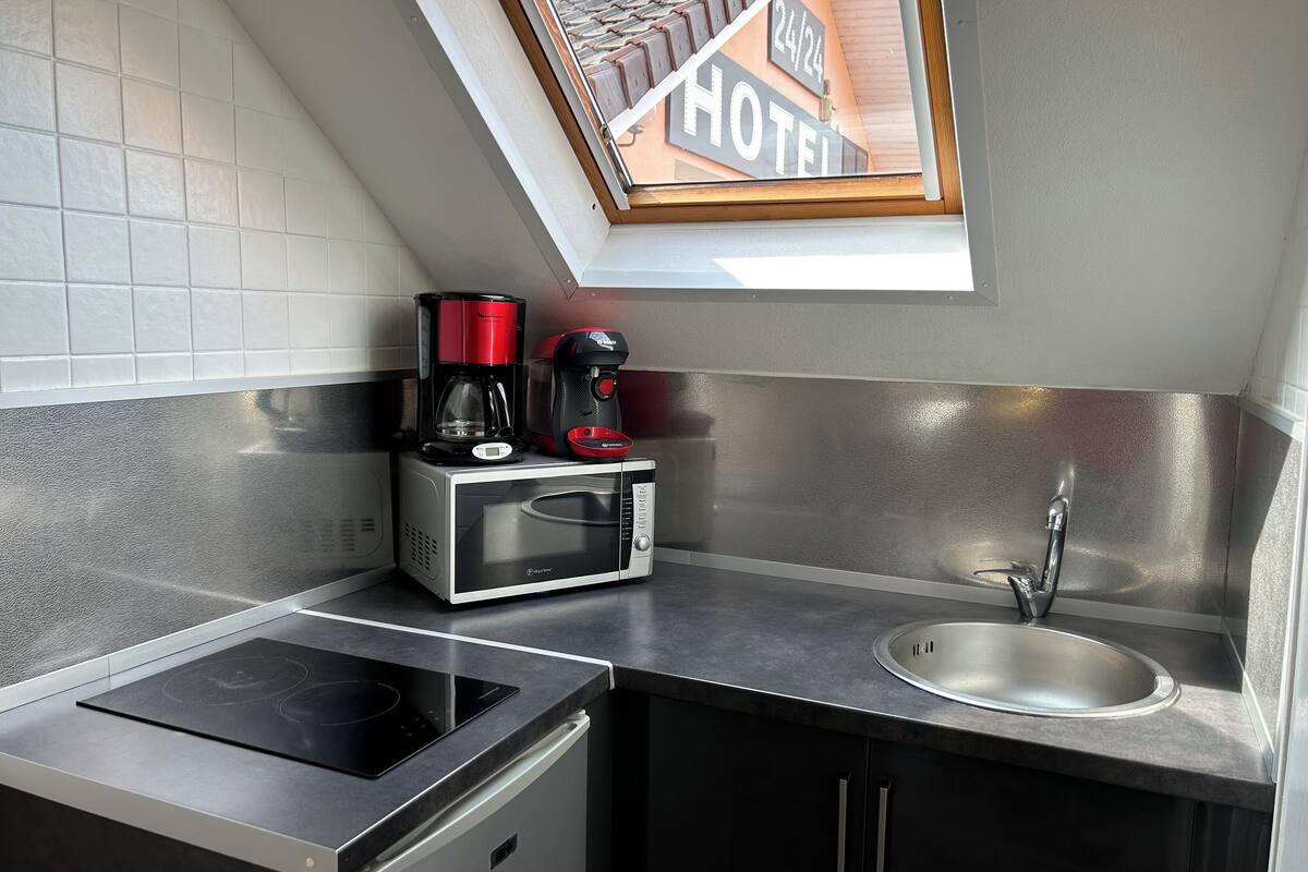 studio | private kitchen | mini-fridge