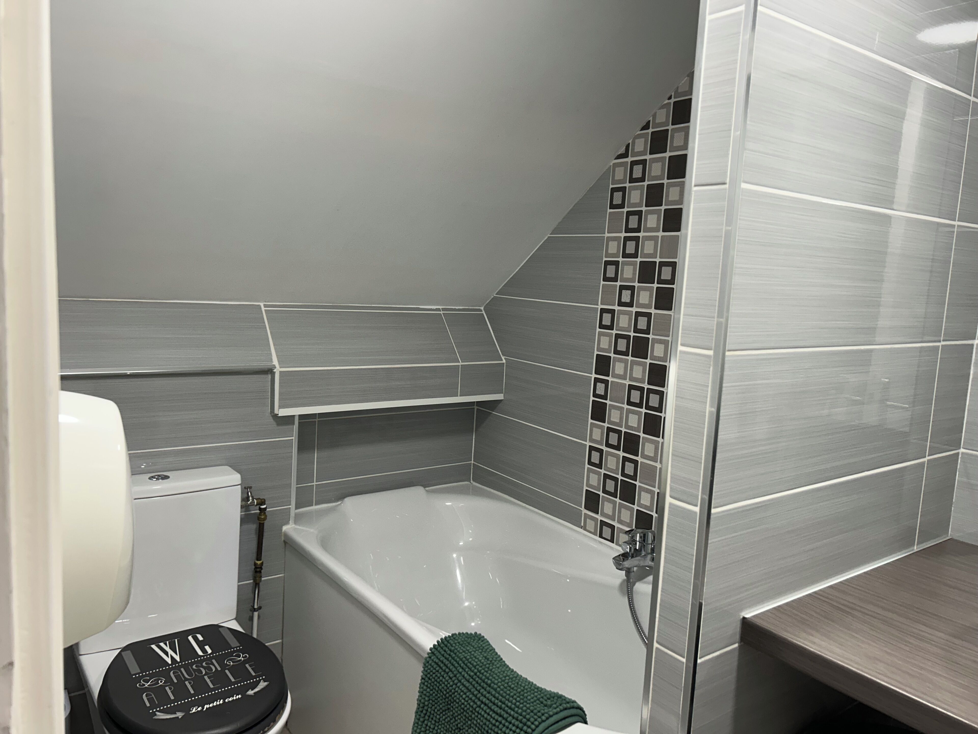 studio | bathroom | shower, free toiletries, hair dryer, towels